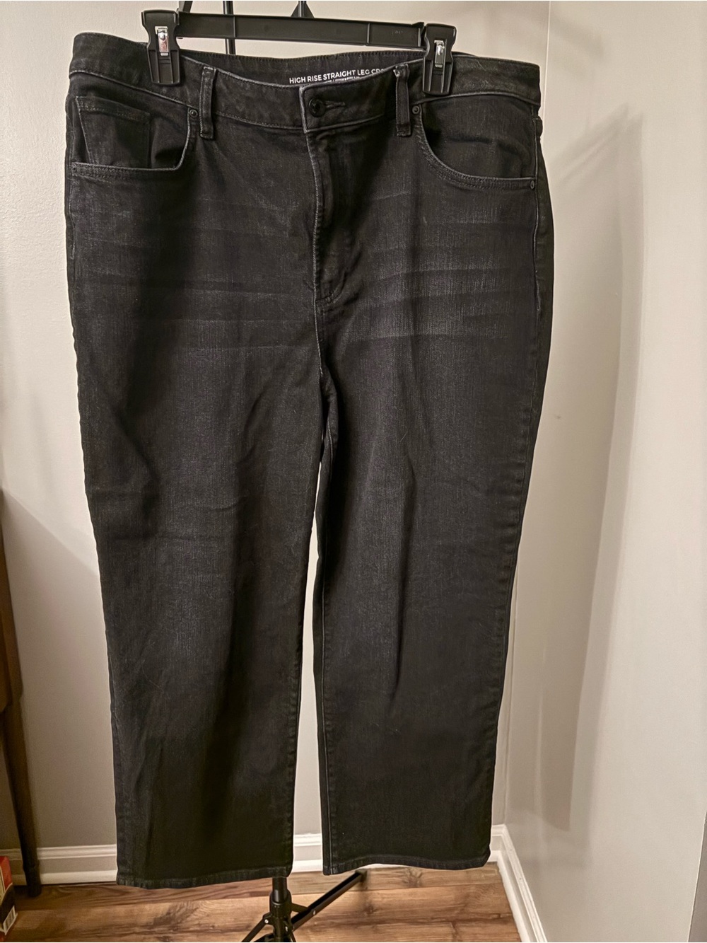 Chicos Size 18R High Rise Straight Leg Crop Jeans in Black